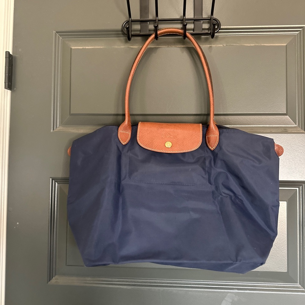 Longchamp Le Pilate tote short handle